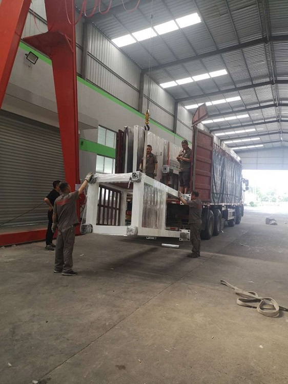 岳陽市候車亭項目發(fā)貨通知